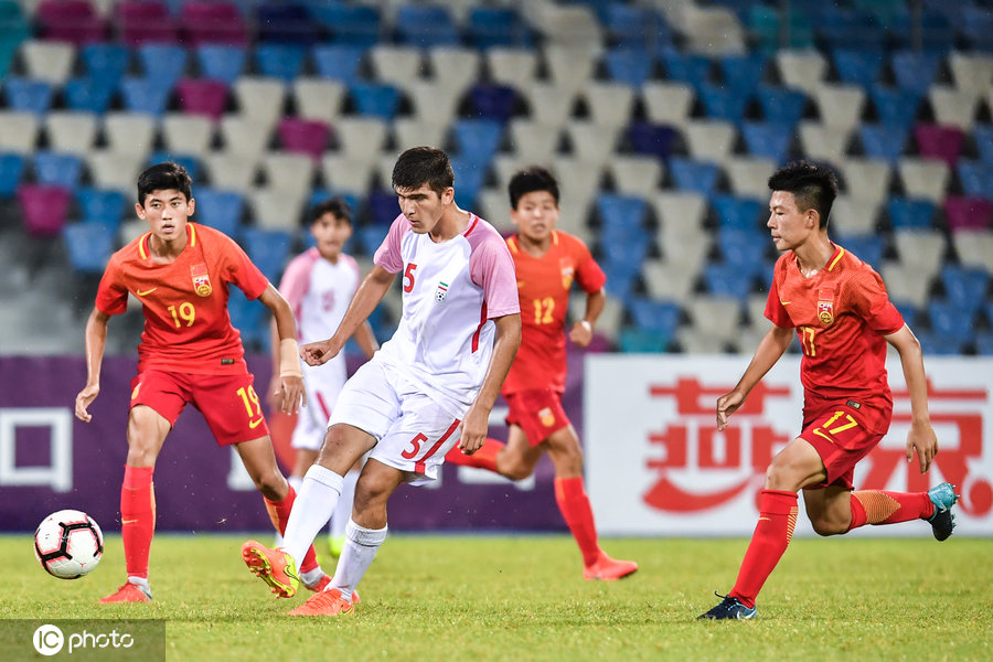 男足u15vs伊朗u15直播(U15锦标赛中国1-2伊朗排名垫底，队员们球衣蒙脸十分低落)