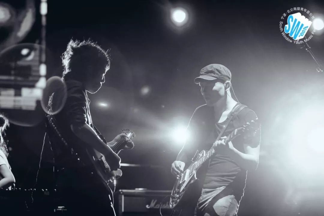 Zhao Lei, sound plays, · · · is 9 Lian Zhen's people, Kangmushi this night sky drew a chic moon