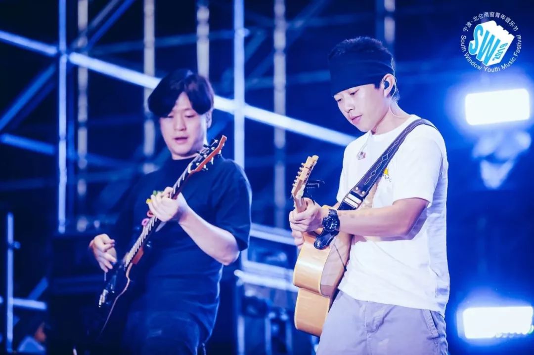 Zhao Lei, sound plays, · · · is 9 Lian Zhen's people, Kangmushi this night sky drew a chic moon