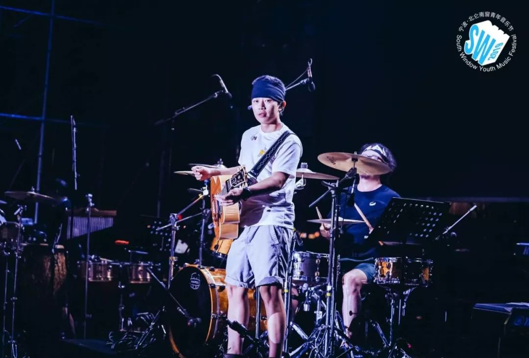 Zhao Lei, sound plays, · · · is 9 Lian Zhen's people, Kangmushi this night sky drew a chic moon