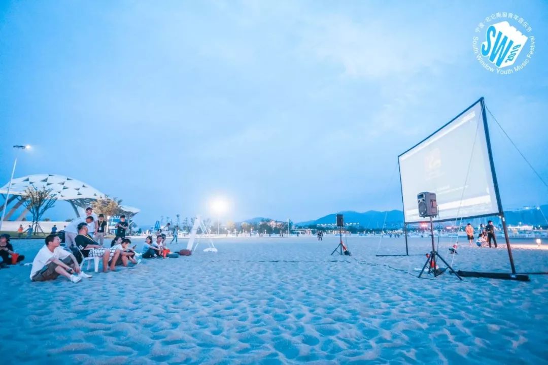 Zhao Lei, sound plays, · · · is 9 Lian Zhen's people, Kangmushi this night sky drew a chic moon