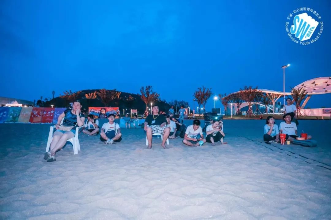 Zhao Lei, sound plays, · · · is 9 Lian Zhen's people, Kangmushi this night sky drew a chic moon