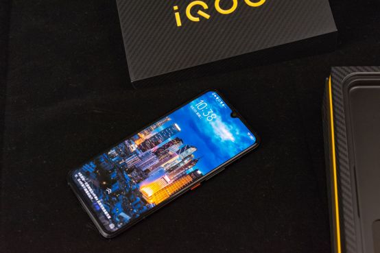 iQOO Pro 5G评测：配置彪悍定价亲民 成功拉低5G手机准入门槛