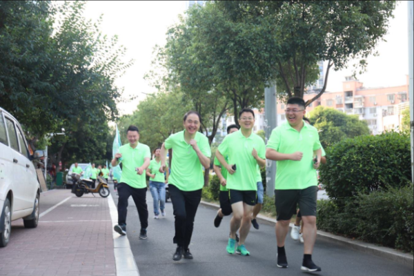 Get run health of green of triumphant dragon of beauty of red star of green life golden hill runs activity