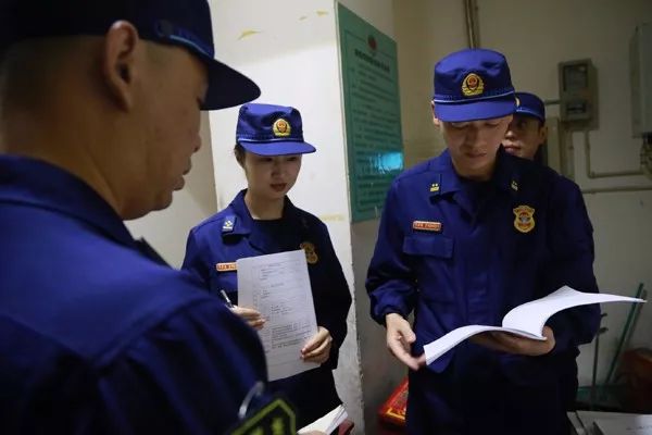 上饶消防组织开展集中夜查行动!护航国庆消防安保