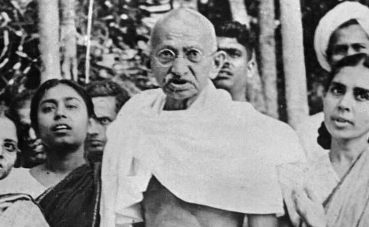 印度“国父”甘地150岁冥诞：骨灰被盗、照片还被写上“叛国者”