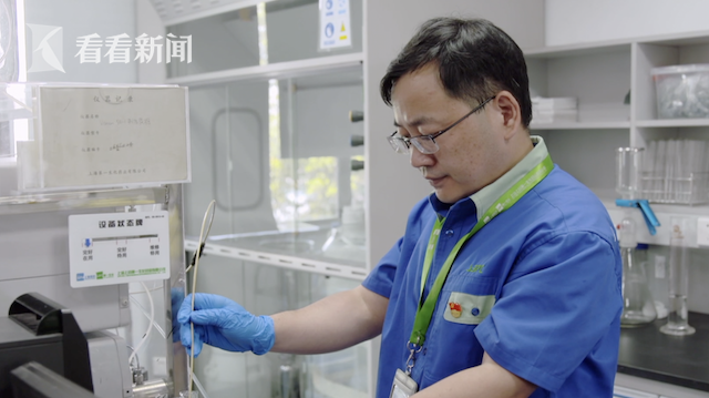 视频｜不服输的制药人 丁金国成功完成“万分之二”挑战｜可爱的中国 奋进的上海