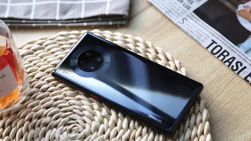 我想問一下mate305G8 128跟p408 128哪一個更值得購買？
