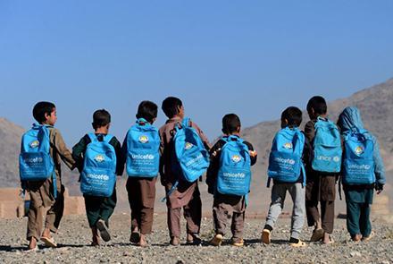 阿富汗9名儿童上学路上被地雷炸死：恐怖分子埋设