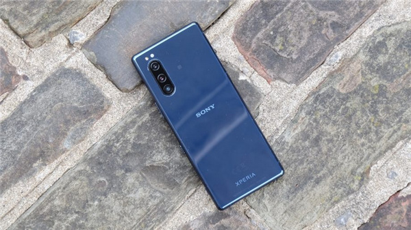 索尼Xperia 5评测：外形独特、性能和相机强大、价格更实惠