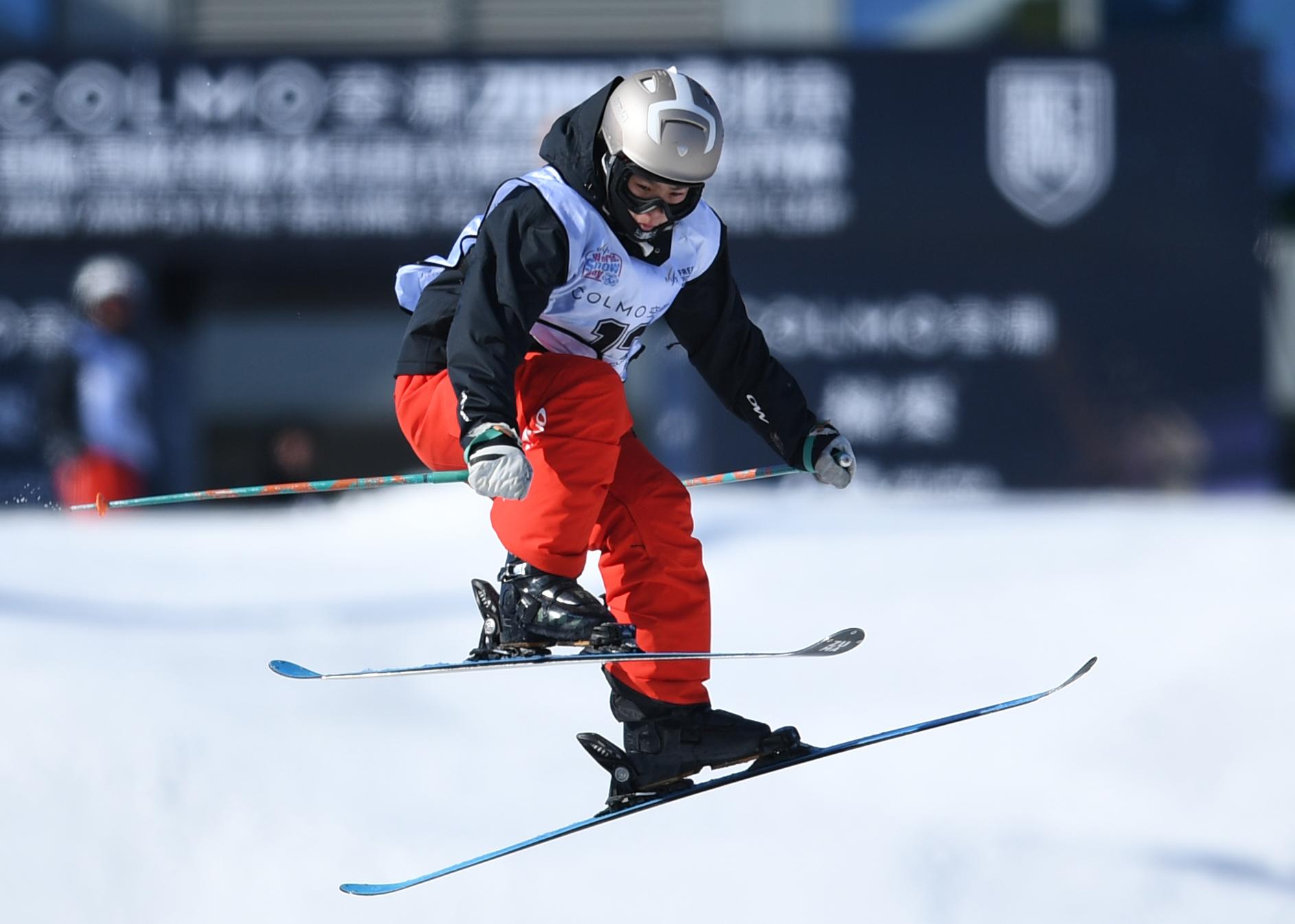 世界杯双板滑雪比赛(滑雪——2019沸雪北京国际雪联单板及自由式滑雪大跳台世界杯女子双板自由式滑雪大跳台资格赛赛况)