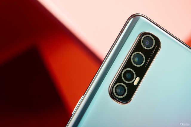 OPPO Reno3 Pro外型分析：纤薄单叶双曲面，谁可以不喜欢？