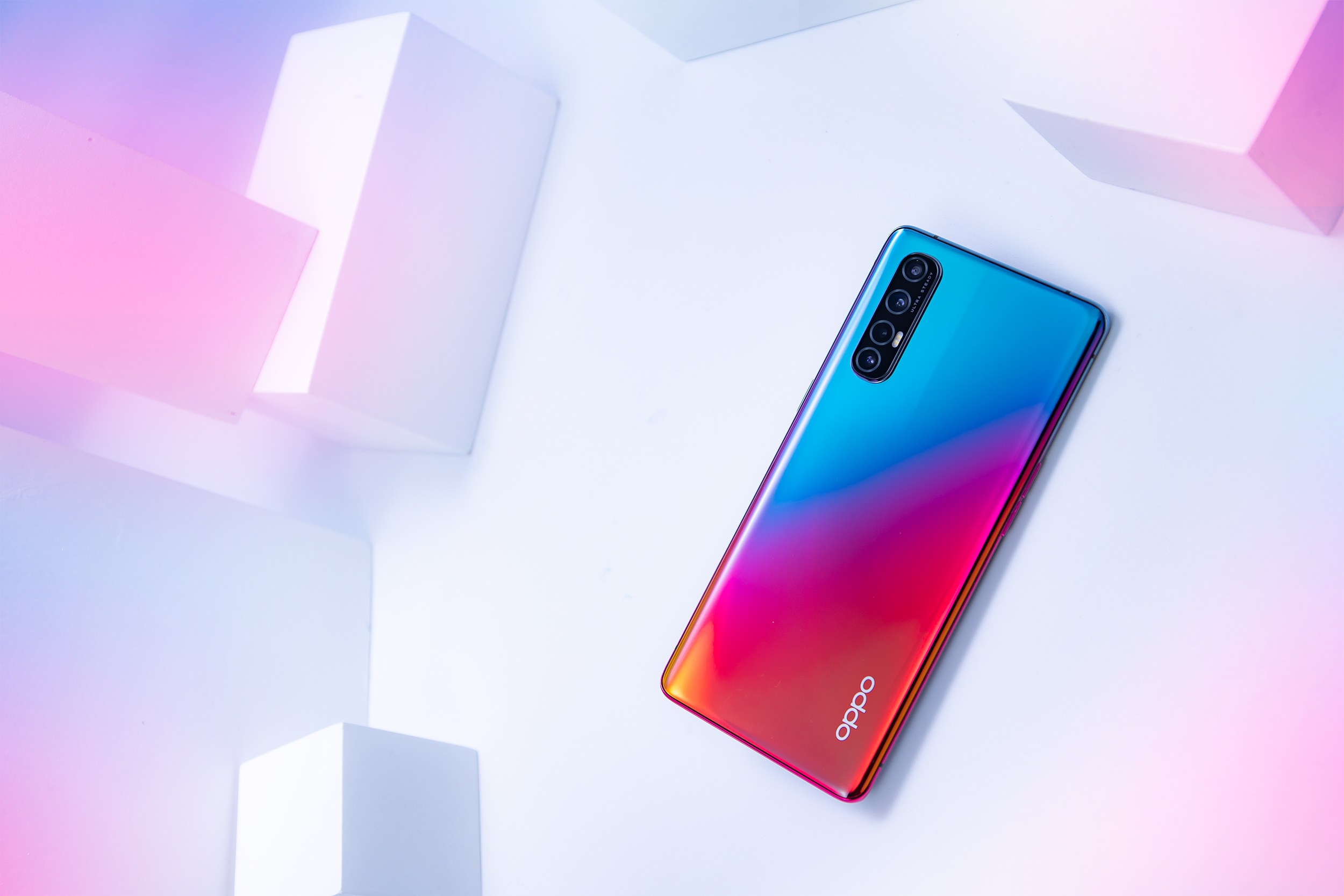 OPPO Reno3 Pro图赏：7.7mm超轻薄外壳 5G手机上已不“500克”重