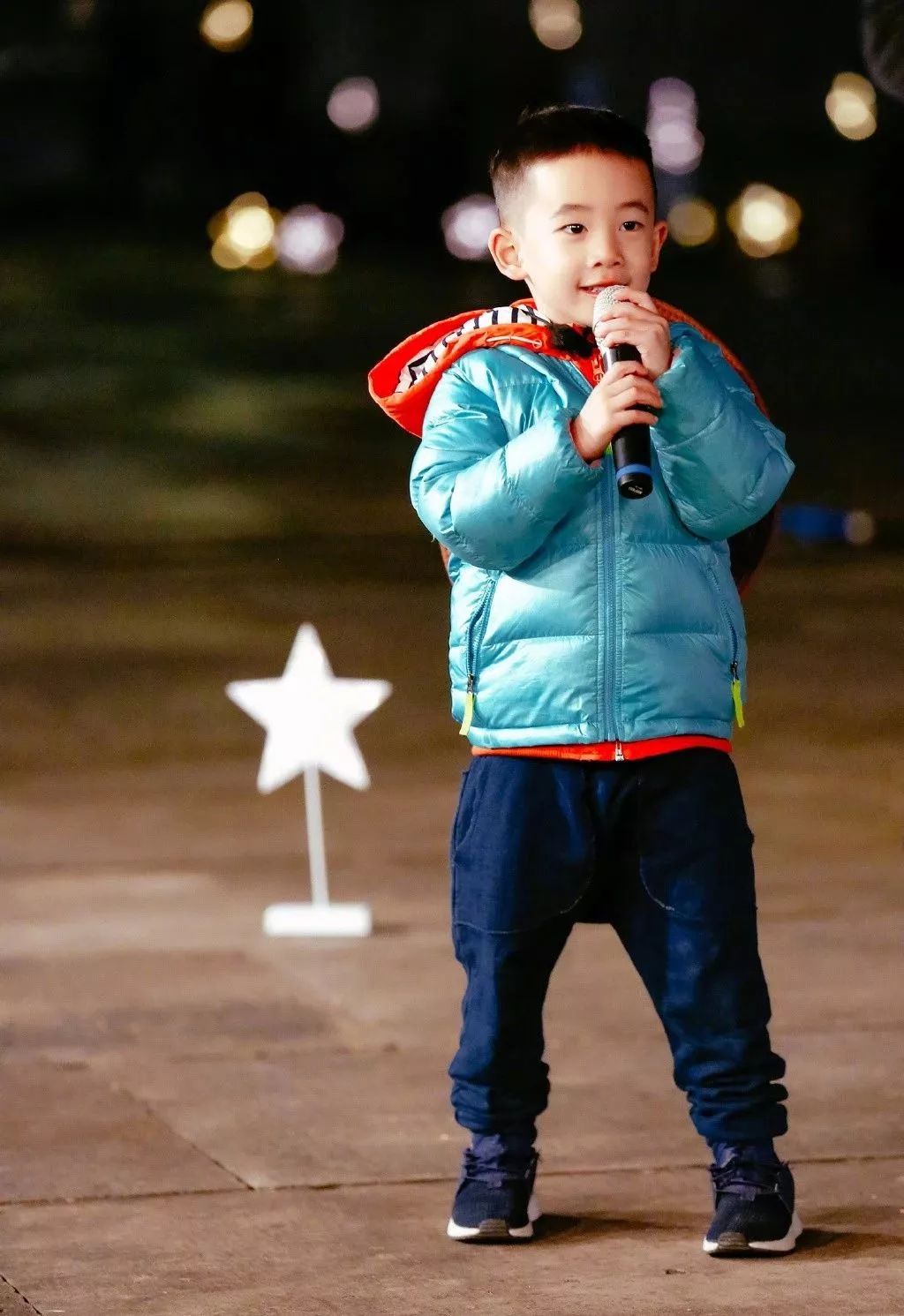 6岁Jasper被夸会做人：成人世界油腻的“高情商”，才配不上他