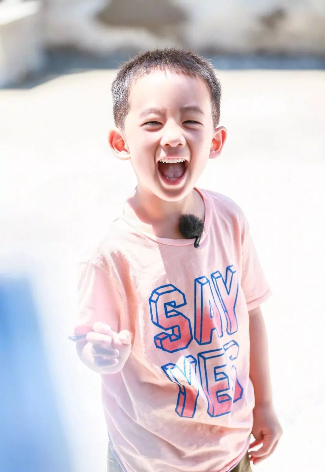 6岁Jasper被夸会做人：成人世界油腻的“高情商”，才配不上他