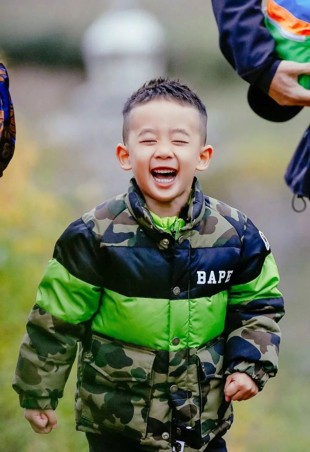 6岁Jasper被夸会做人：成人世界油腻的“高情商”，才配不上他