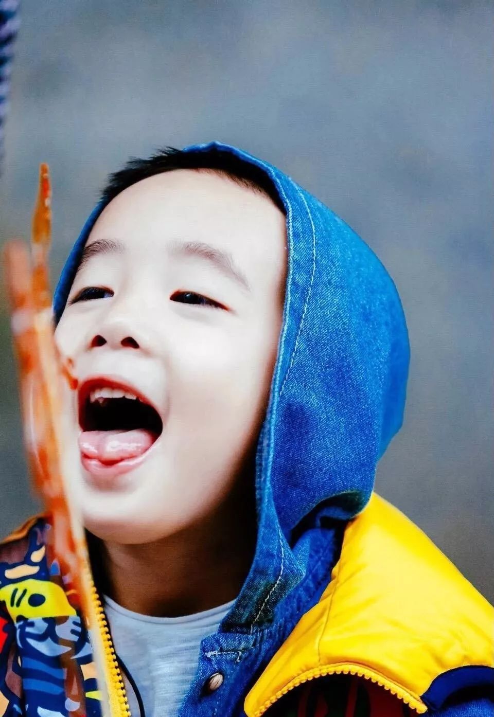 6岁Jasper被夸会做人：成人世界油腻的“高情商”，才配不上他