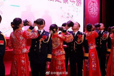 Rocket army drops year dog food madly! Li Yifeng signs 3000 pieces along with member according to