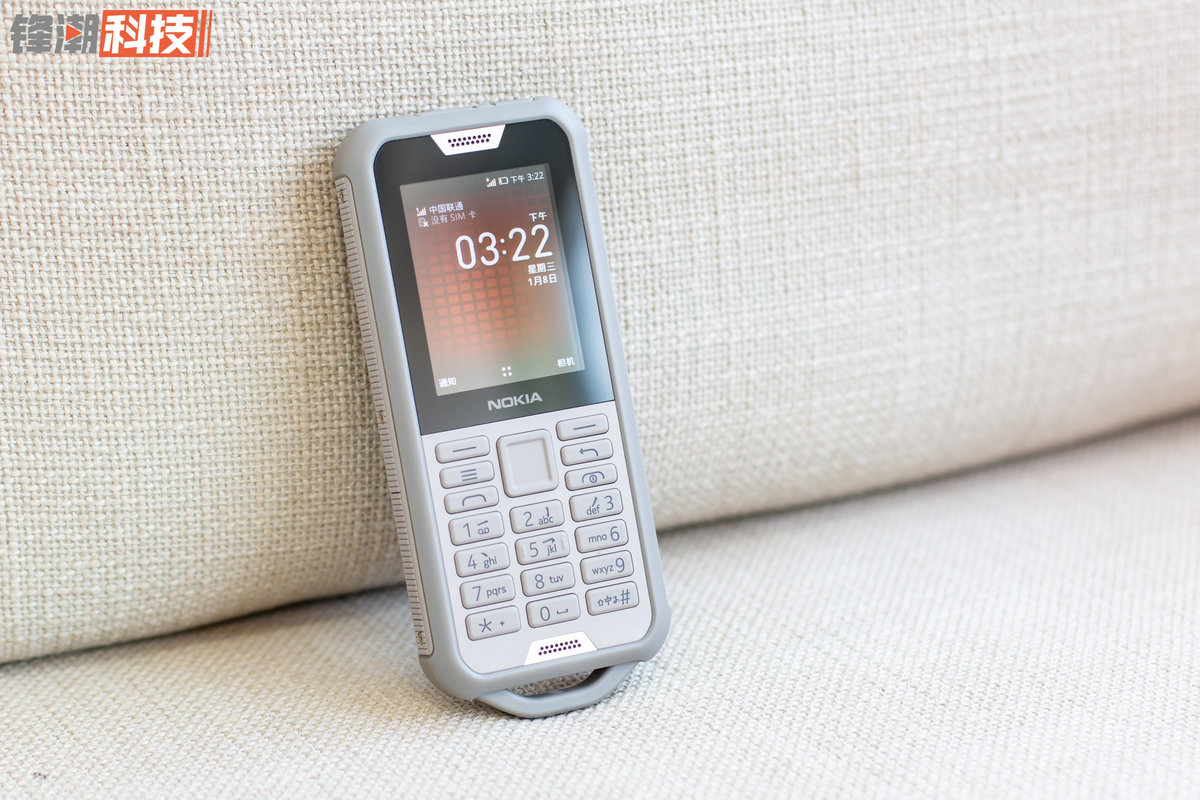 Nokia800 三防手机上手图赏：一部牢固耐用的手机