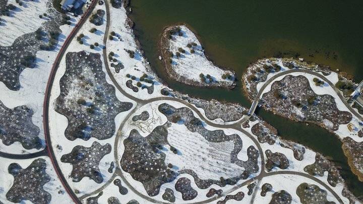 The Chu Qing after snow, boat pats park of Mount Hua lake, spread out slowly like picture scroll