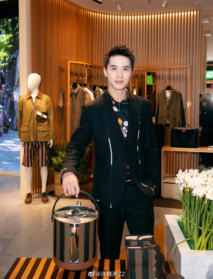 Xiao Zhan, Zhu Yilong, easy melt 1000 royal seal, plum now! CCTV spring is late first neat recreation of couplet platoon collect is encircled " 4 big flow "