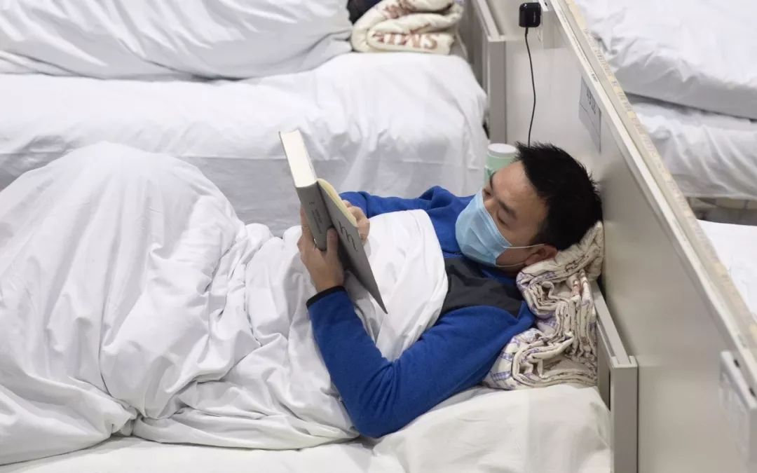 在武汉方舱医院里读书的“清流哥”找到了，他是留美博士后