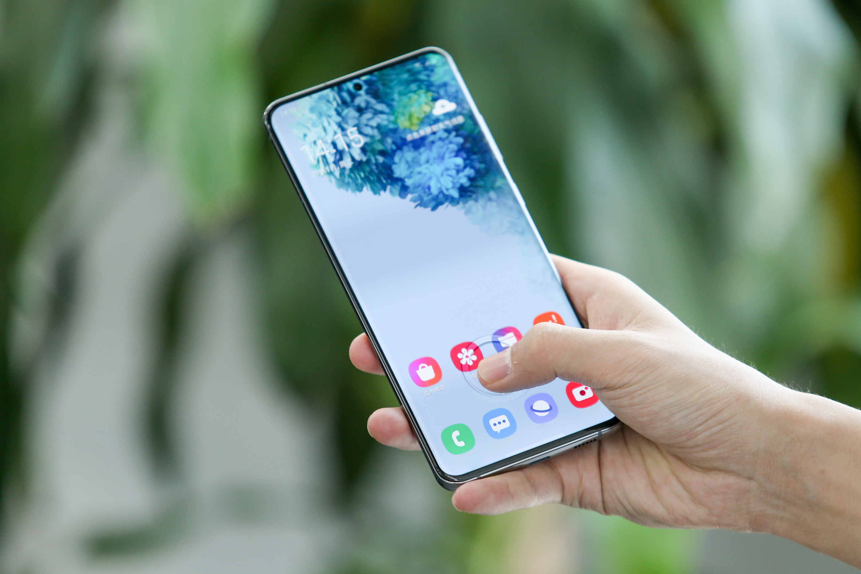 三星公布旗舰级Galaxy S20系列产品，还发布了更小的新折叠手机