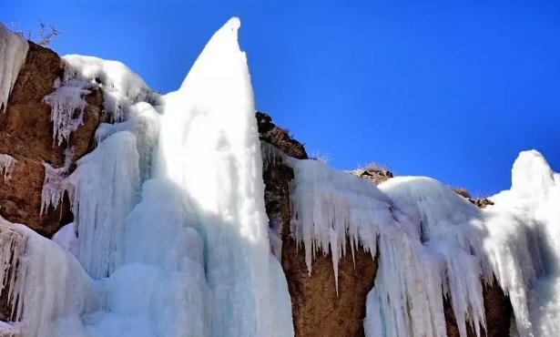 贺兰山南寺生态旅游区再现冰瀑奇观，有机会一定要去