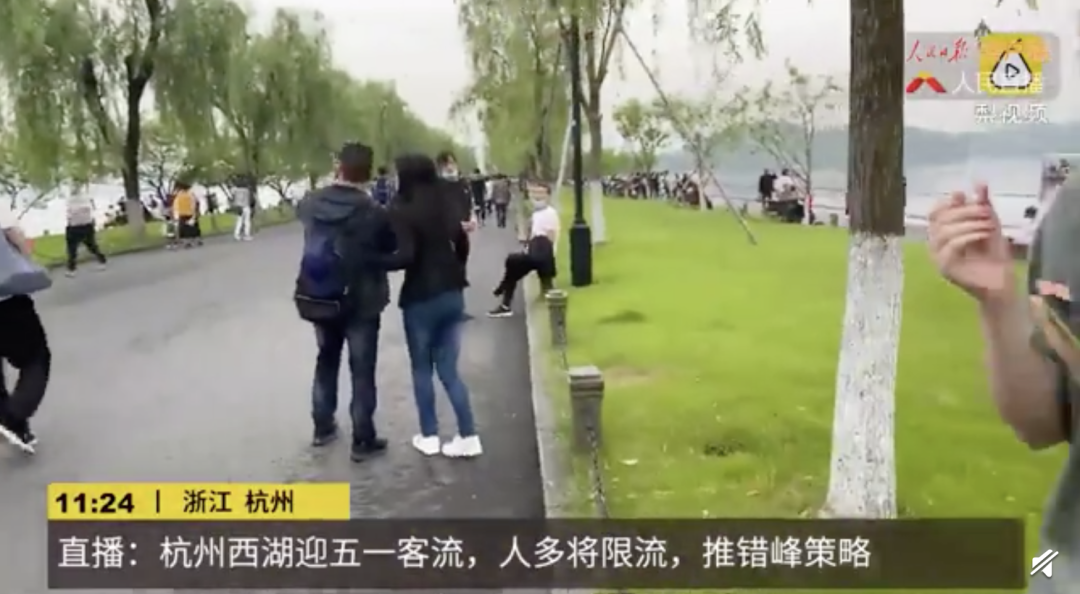 2319.7万人出游!游客看日出“挤爆”景区?