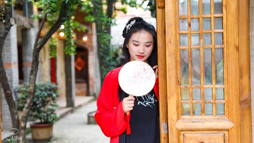 西安人，你知道女孩子外出旅行为何偏爱穿古装