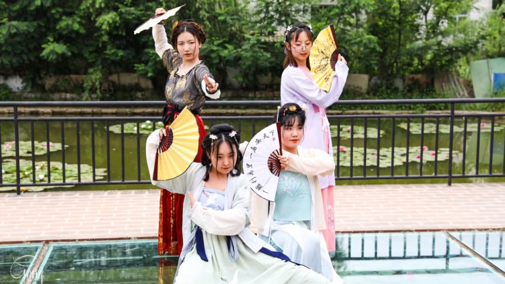 西安人，你知道女孩子外出旅行为何偏爱穿古装