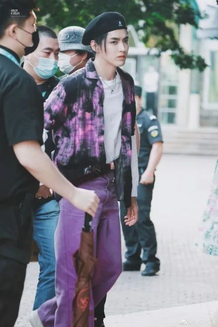 鹿晗黄子韬吴亦凡合体，勾起了关于韩团的青春