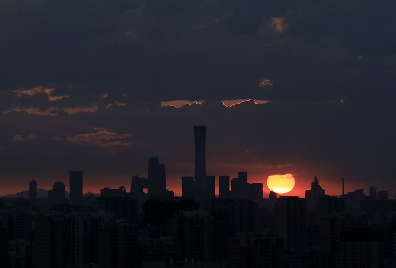 惊艳！北京日出 天空现万丈霞光