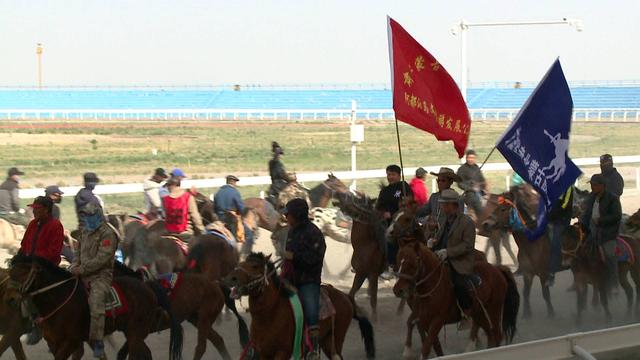 甘肃肃北：“丝绸之路那达慕”常态化赛马会第二场精彩上演