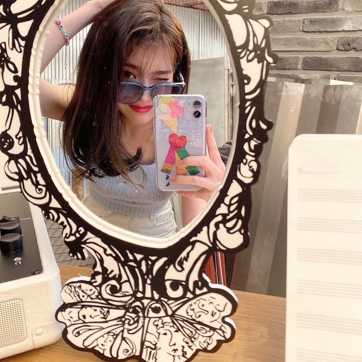 「IU」「分享」200520 品牌公开新自拍，浪漫520有