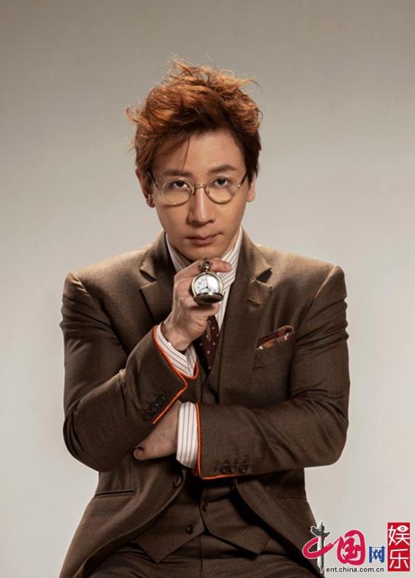 刘谦最新写真曝光 西装革履尽显绅士风范