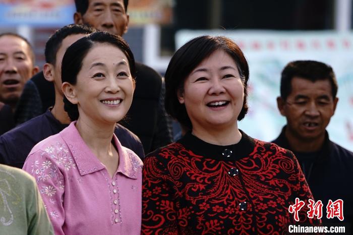 脱贫攻坚剧《一个都不能少》将播 导演回应质疑