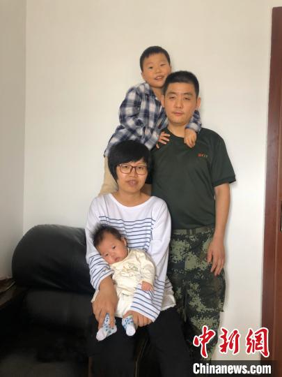 军人的“520”写真：使命在肩 与爱同行