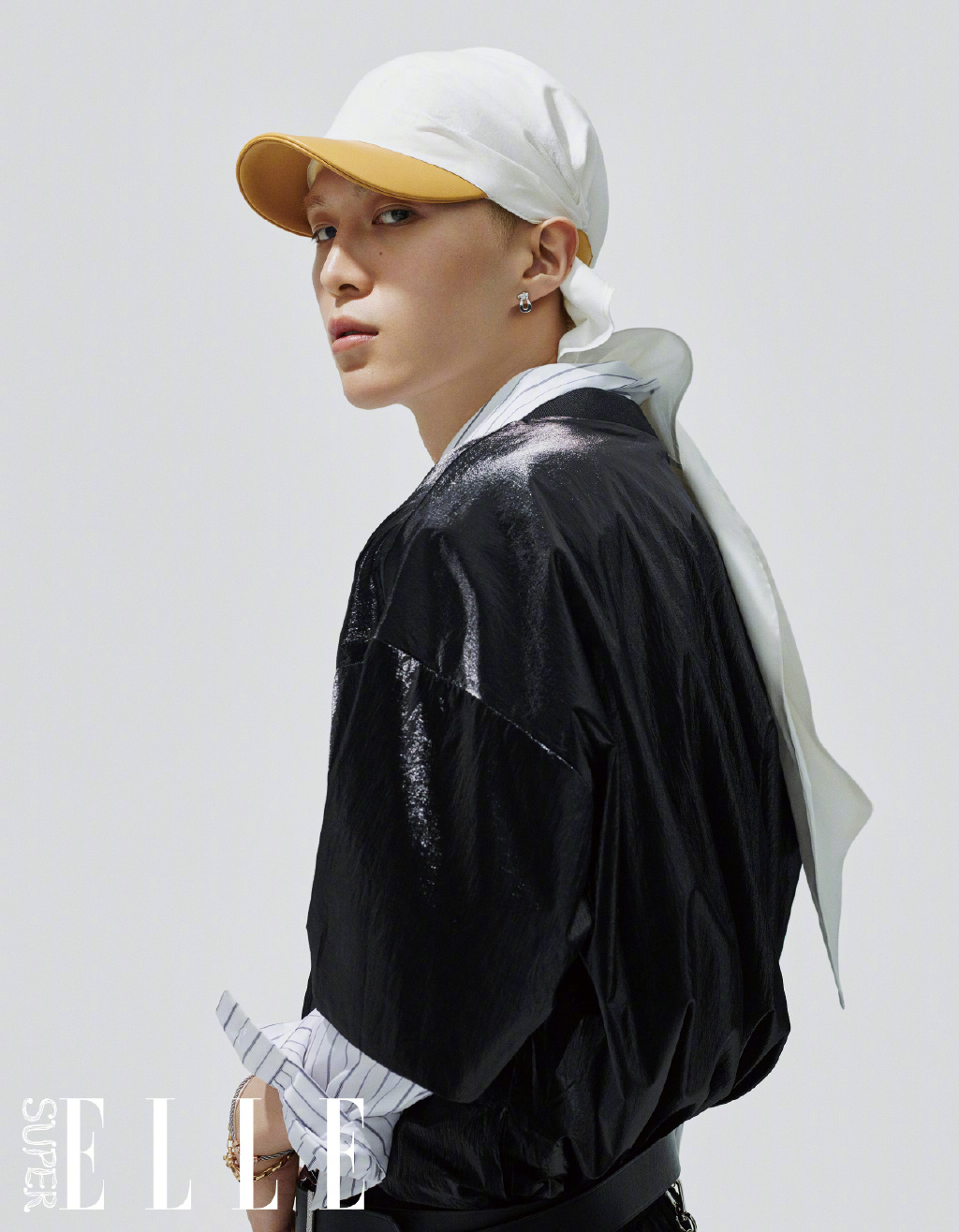 200520 范丞丞《SuperELLE》六月刊大片释出 不受拘束