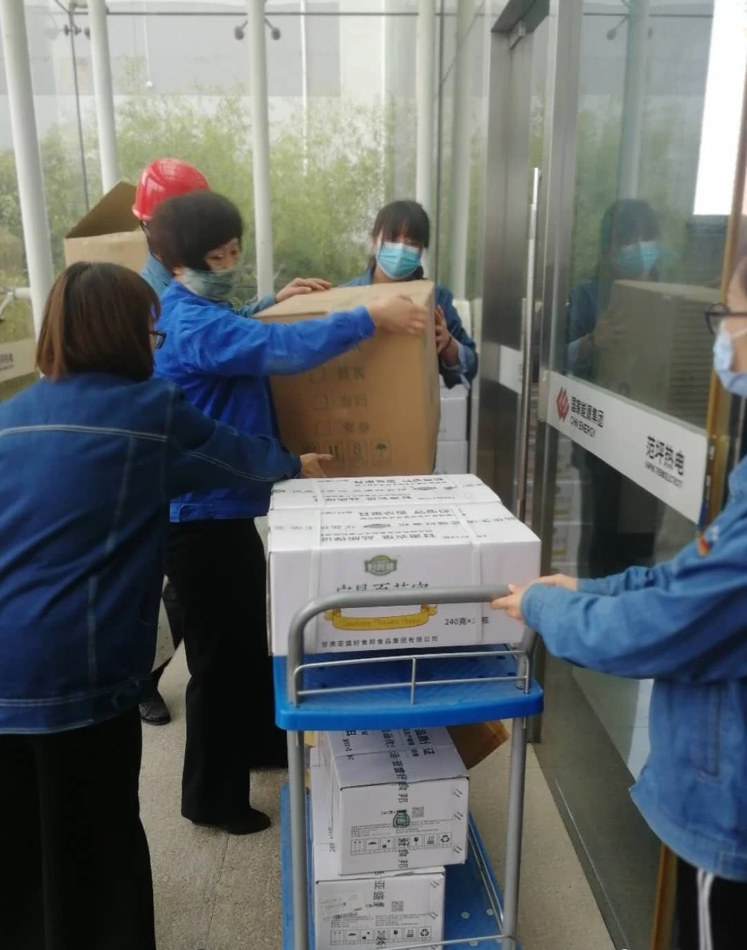 宕昌：全民电商消费潮 马不停蹄配送忙