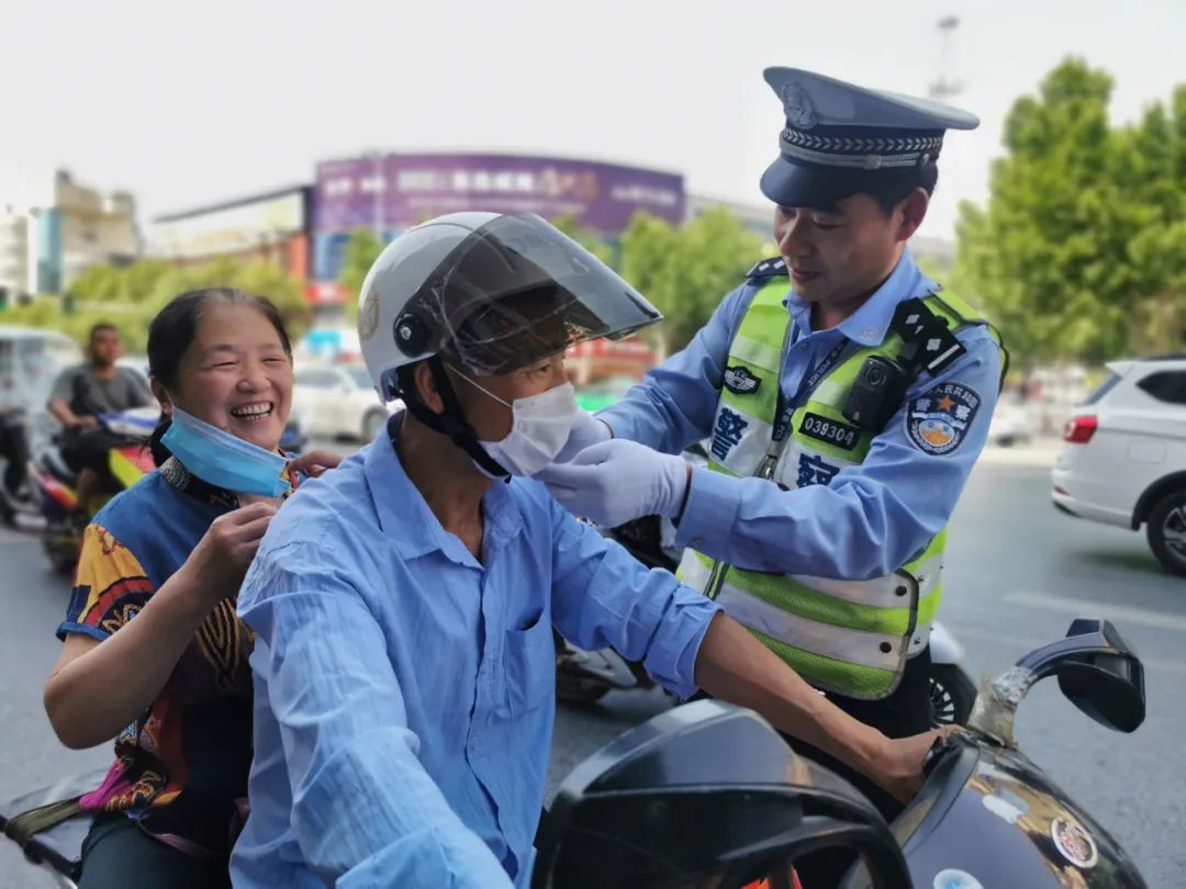 刚刚，阜阳交警走上街头，开始行动！快来看