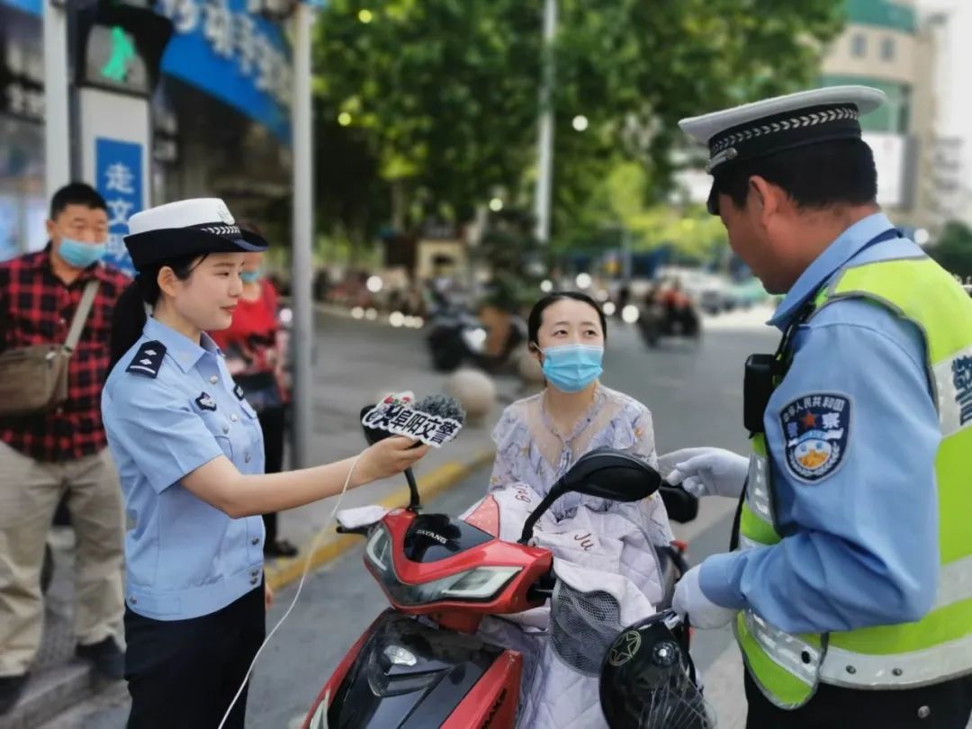 刚刚，阜阳交警走上街头，开始行动！快来看