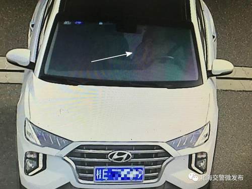 北海的监控可以拍到你开车打手机！这个北海仔