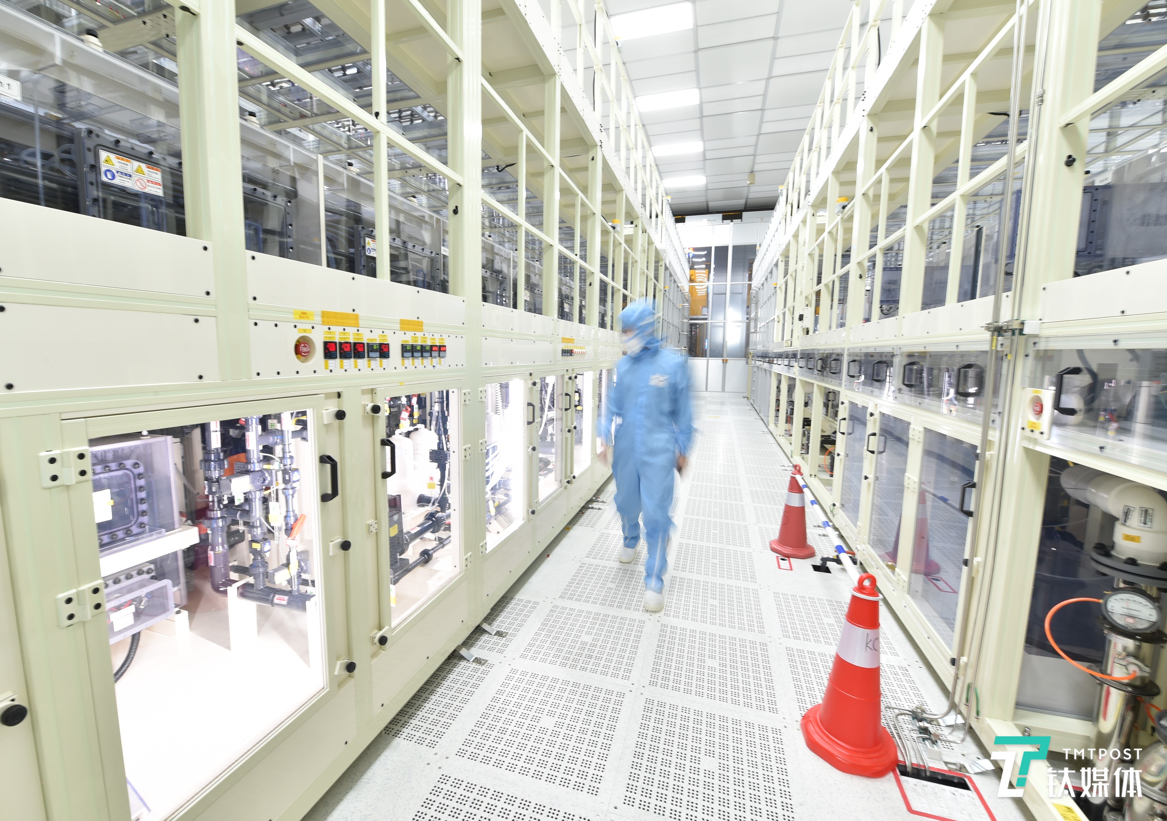 探访柔宇科技量产线：柔性屏技术如何实现从概念到落地