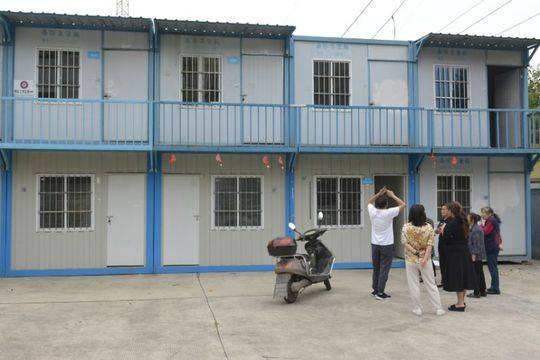 华阳街道西寺社区办公楼改成幼儿园，解决幼儿入学难