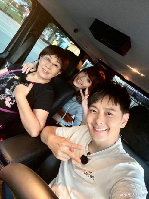 林志颖懒理婆媳不和争议 晒和妈妈妻子幸福出游