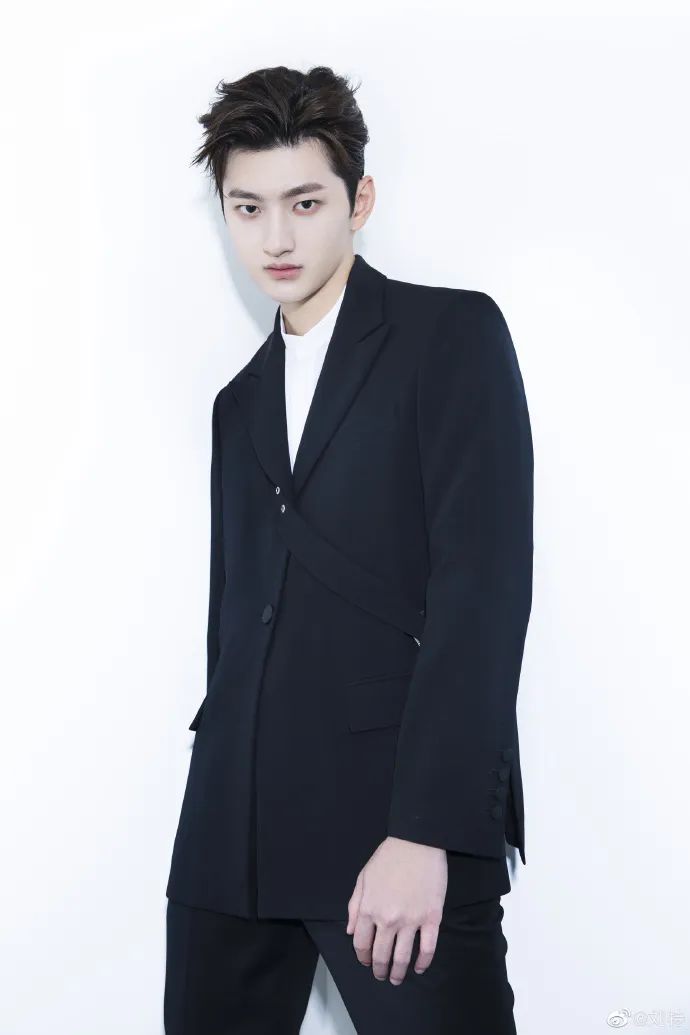 成功引起了我的注意，刘特简直就是的“年下霸