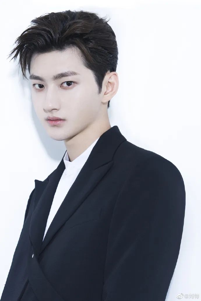 成功引起了我的注意，刘特简直就是的“年下霸