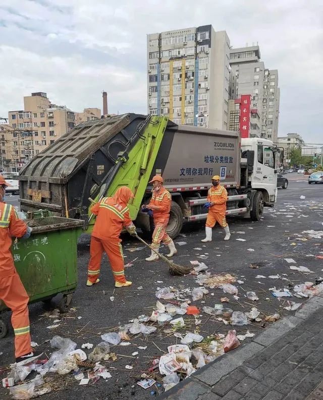 地摊经济刚火 大连就有夜市出现问题被停业