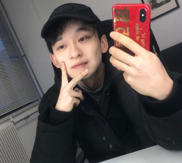 求生欲！董子健评论李荣浩：恭喜我们成功守住